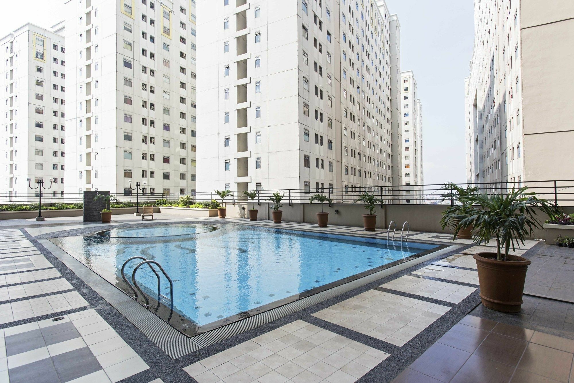 Reddoorz Apartment @ Pegangsaan Kelapa Gading Jakarta Exterior foto